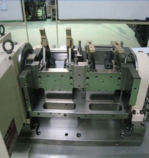 四轴加工中心夹具