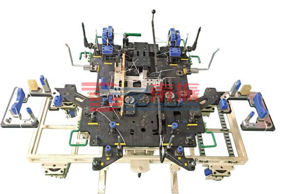 发动机搭载托盘