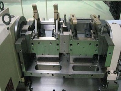 四轴加工中心夹具