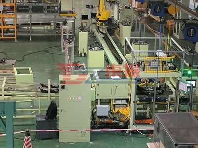 转向节移动机器人上下料