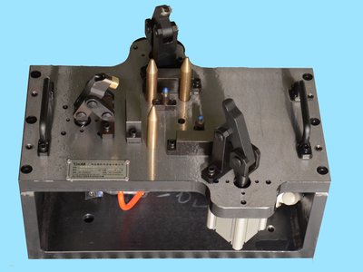 接合面各孔加工夹具